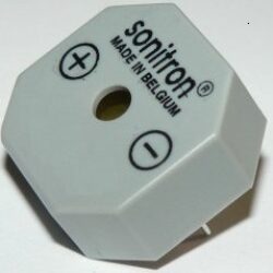 SMA-17-P10 - Sonitron: Piezo bzuk 1,5-24VDC 3,0kHz 82dB 17,5x17,5x8,5mm, Pin distance=10mm
